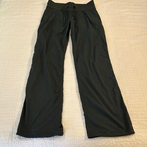Lululemon Sz 4 Dance Studio Mid Rise 31.5” inseam NWOT Green